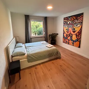 Art House /15 Min. Duesseldorf Messe,airport & Ferienhaus
